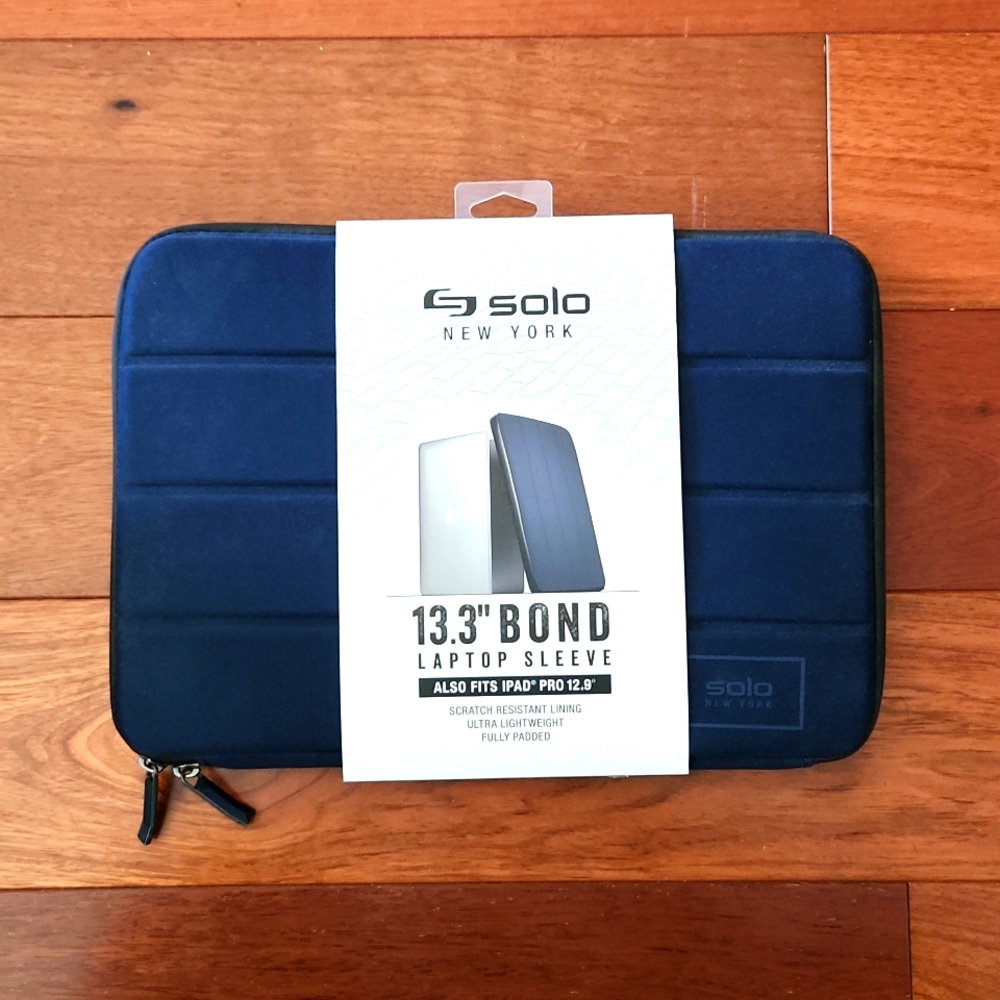 NWT Solo New York 13.3" Bond Navy blue laptop sleeve. One size.